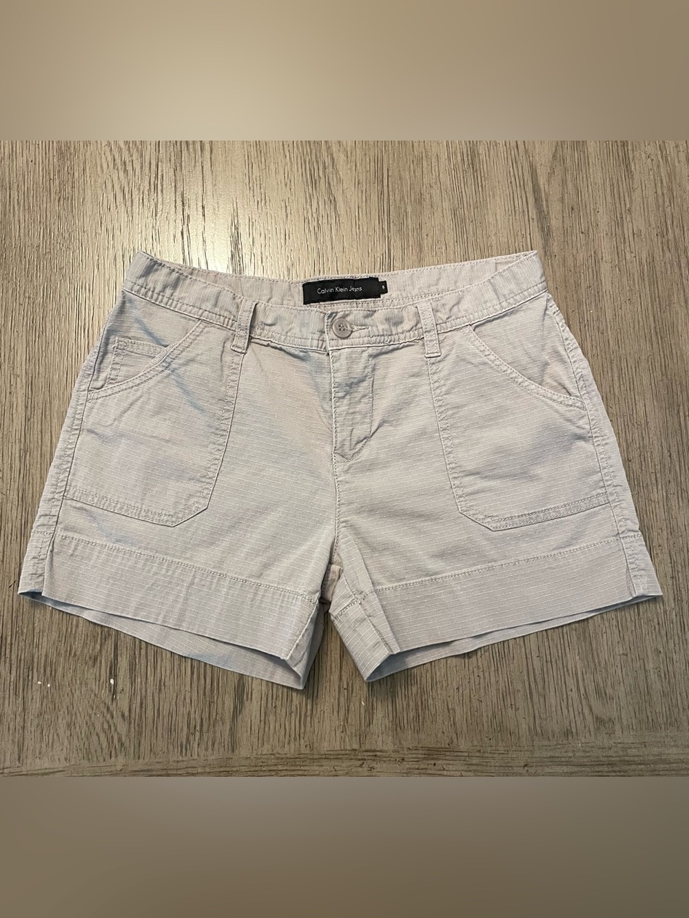 Calvin Klein women’s shorts, size 6, light gray, 98% cotton, like new.